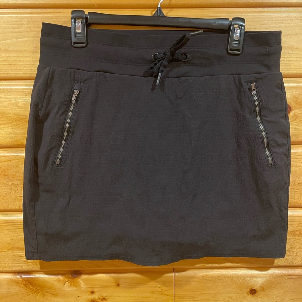 Athleta Black Skort with Drawstring Waistband and Zippered Pockets Size 10